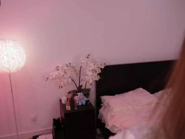 LilyColins on BongaCams 