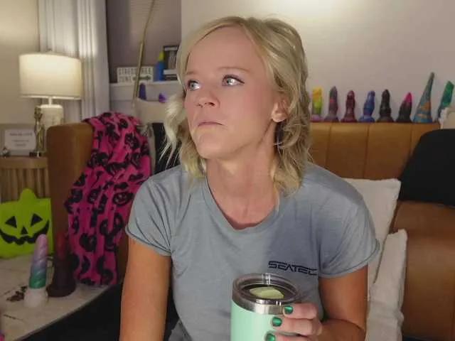 TaylorLove303 — Nipple play, blow jobs, cum & calling you Daddy