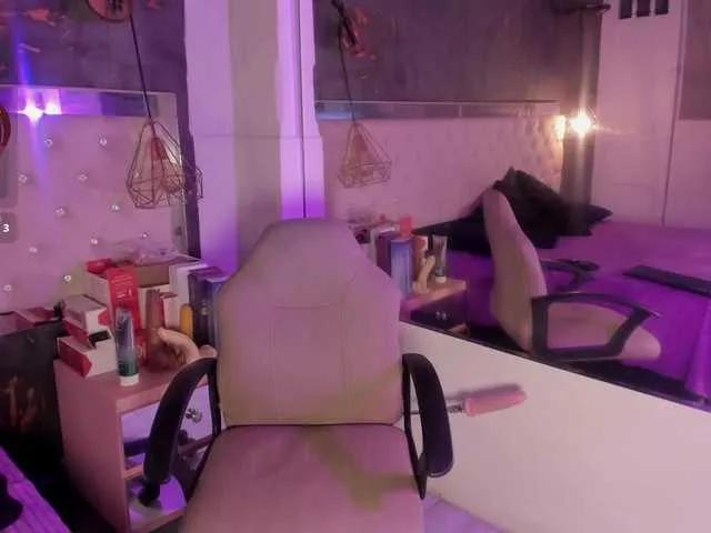viiolettlopez on BongaCams 