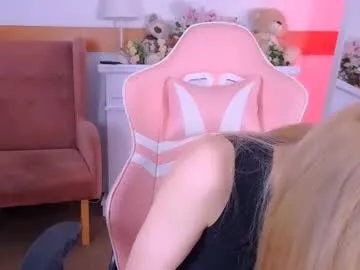 antonia_ferrero — Away on Chaturbate