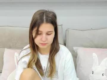 elle_ellise — Remove the top for 3 minutes [120 tokens left] #shy #puffynipples #young #natural #18