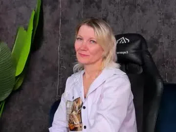 julie_lucasss — GOAL: show legs [78 tokens remaining] Share the pleasure of today with me! #new #milf #mature #skinny #blonde