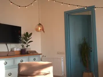 ms_dira — #feet #tease #hairy #hairyarmpits  // All goals completed!