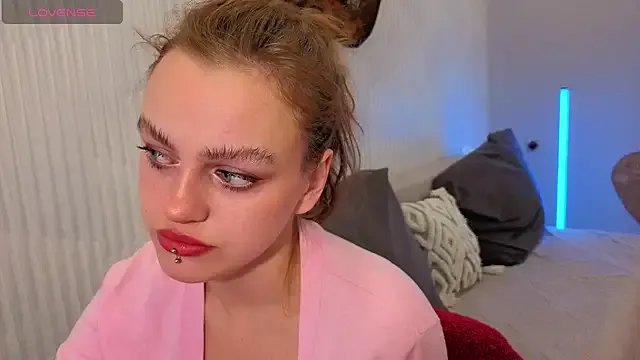 Anny_Blossom on StripChat 