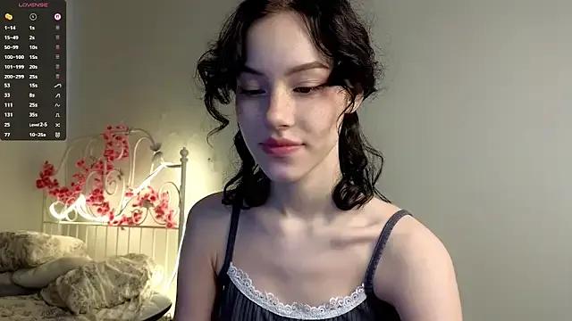 glamourr — lick two fingers closr to cam