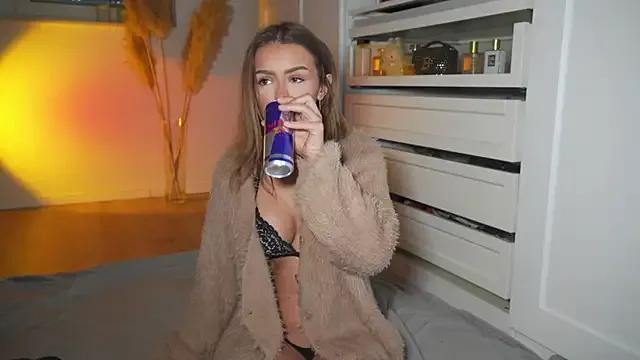 HotBella- — dildofuck - last tip gets 3 videos 
