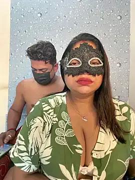 Indiancouple35 — Boobs Flash & squeeze 