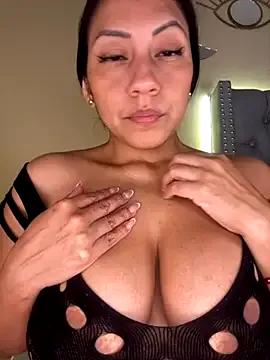 KIARAPRETTY — fingering pussy close up