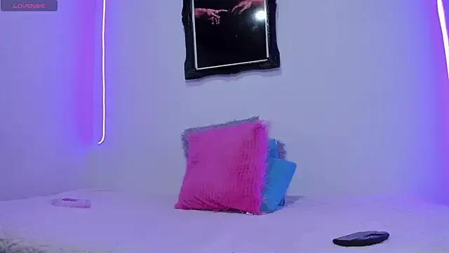 liz_25b — NAKED