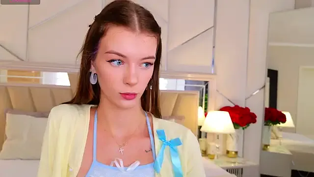 MeganMour on StripChat