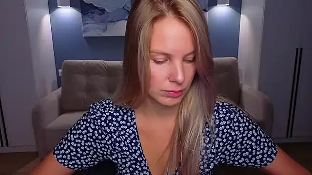 MelanieBennett — show with oil and my legs)))