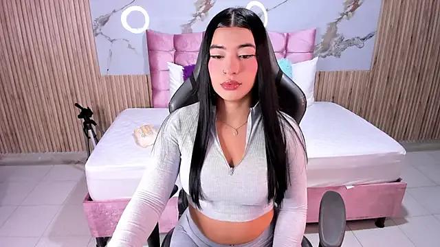 Nicolee19 — Freechat on StripChat