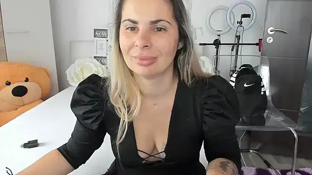 sweetemy4u on StripChat 